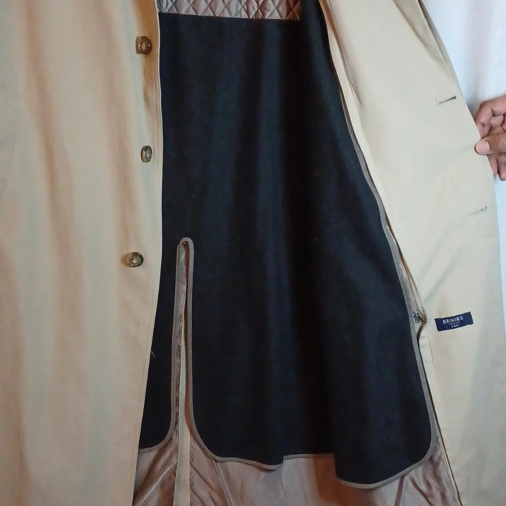 BROOKS 346 Tan Color Men's Trench Coat. Size 44R - Picture 6 of 16